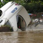 Banjir Jakarta Indonesia 2007 Curah Hujan Tinggi Dan Hutan Yang Gundul