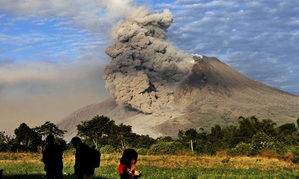 Letusan Gunung Sinabung Indonesia 2014 Ancaman Terhadap Pemukiman Lokal