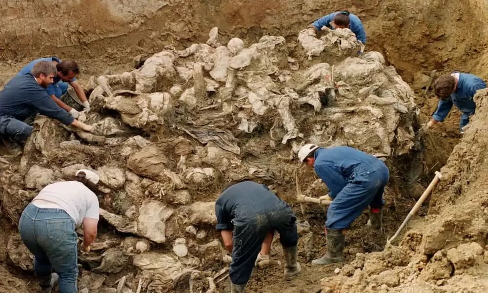 Pembunuhan Massal Di Srebrenica Genosida Di Bosnia 1995